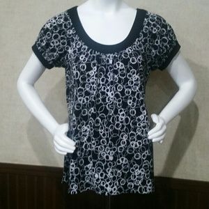 Black & White Circle Top by Van Heusen Size Large